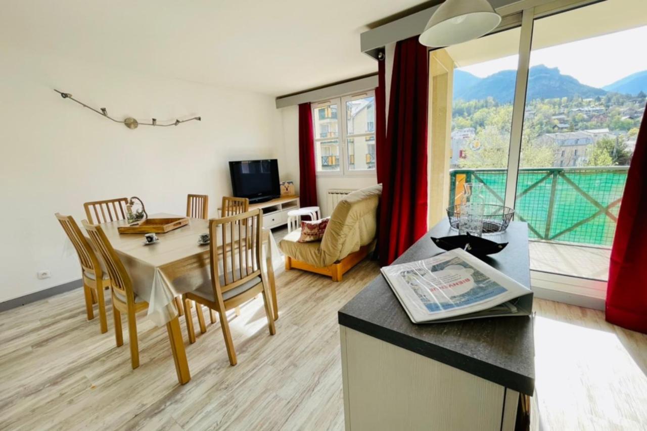 Bright 50 M With Balcony And View On The Valley Briançon Buitenkant foto