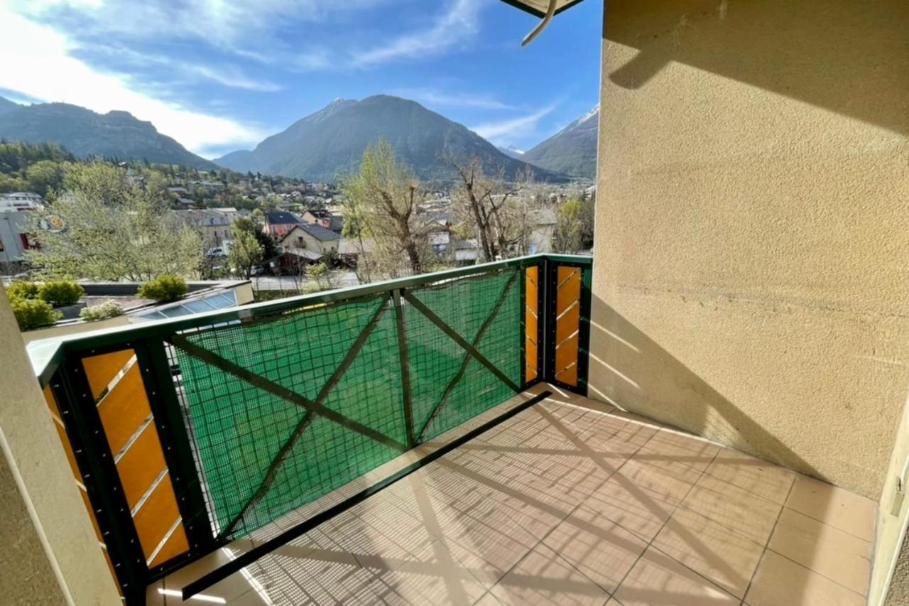 Bright 50 M With Balcony And View On The Valley Briançon Buitenkant foto