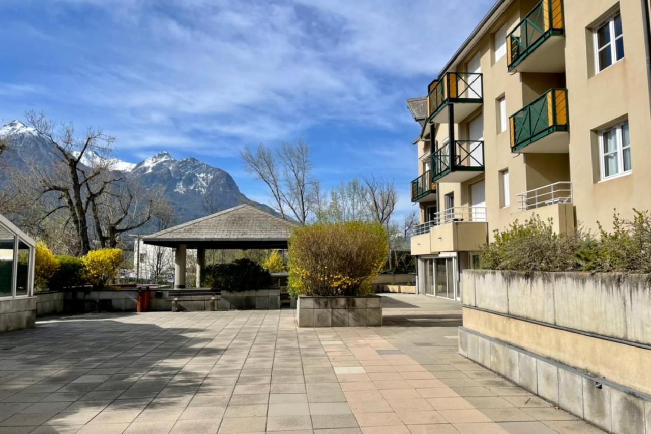 Bright 50 M With Balcony And View On The Valley Briançon Buitenkant foto